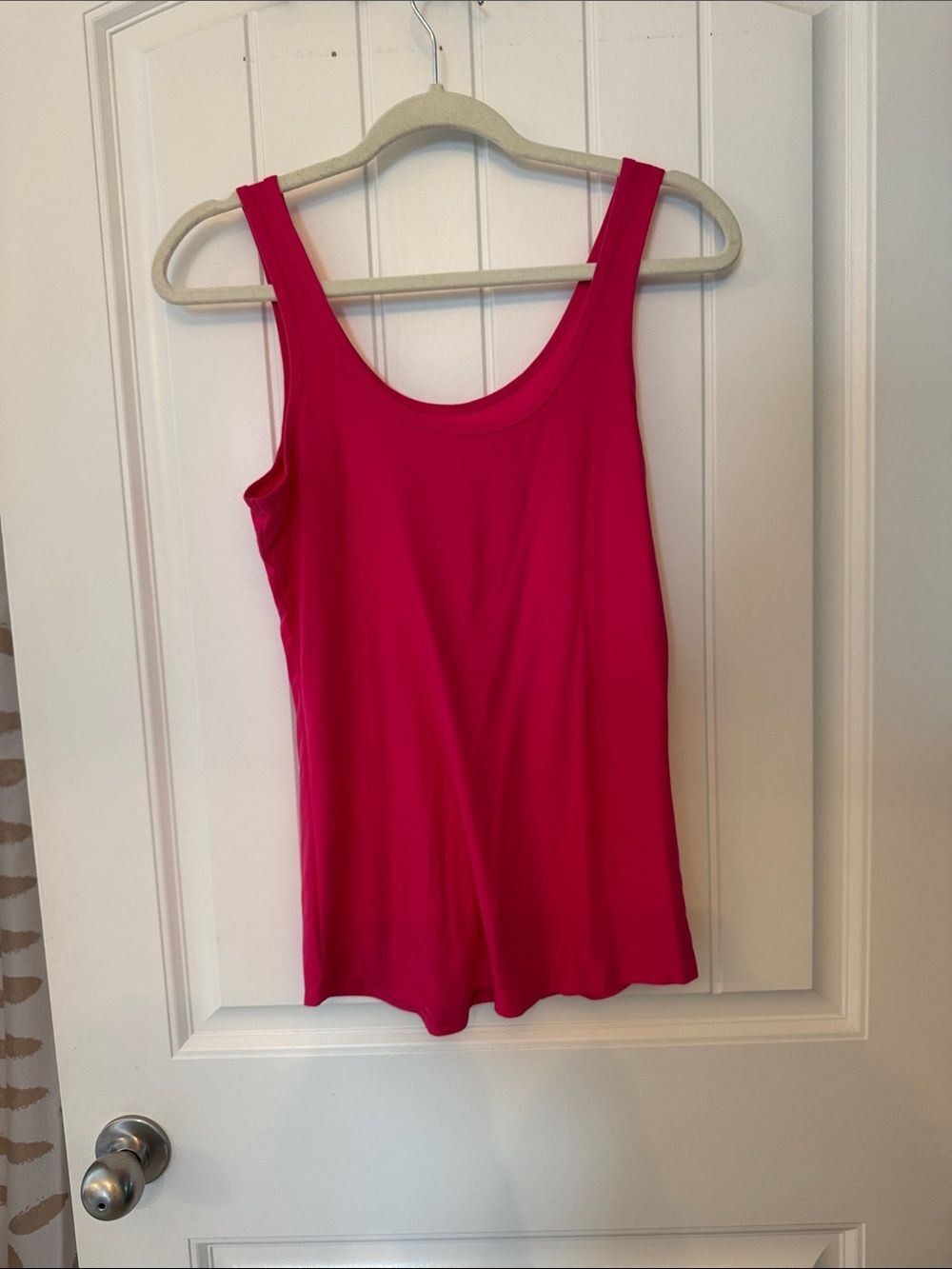 No Boundaries Women's Scoop Neck Tank Top - Fuchsia